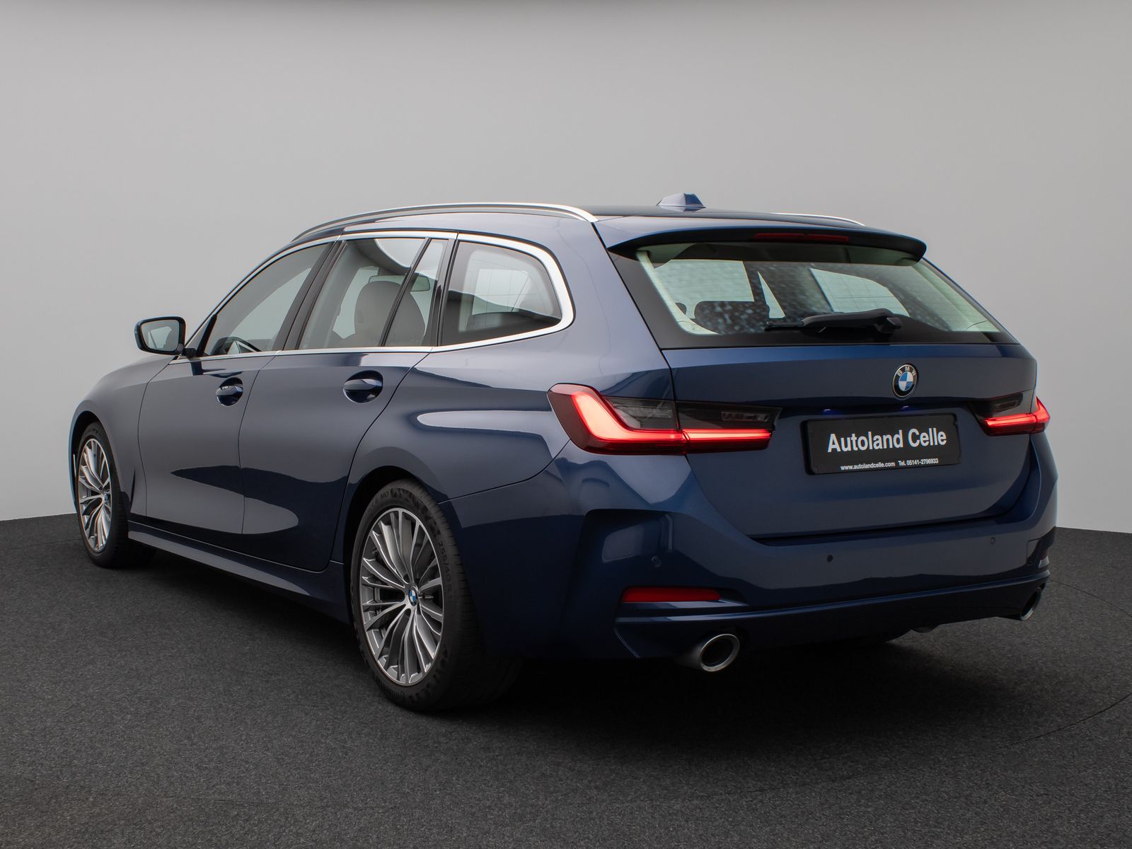 Fahrzeugabbildung BMW 320d Individual DAB HiFi Leder AHK Alarm Sport