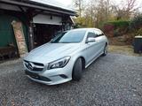 Mercedes-Benz CLA 200 Shooting Brake - - silberne Mercedes-Benz CLA 200 Shooting Brake