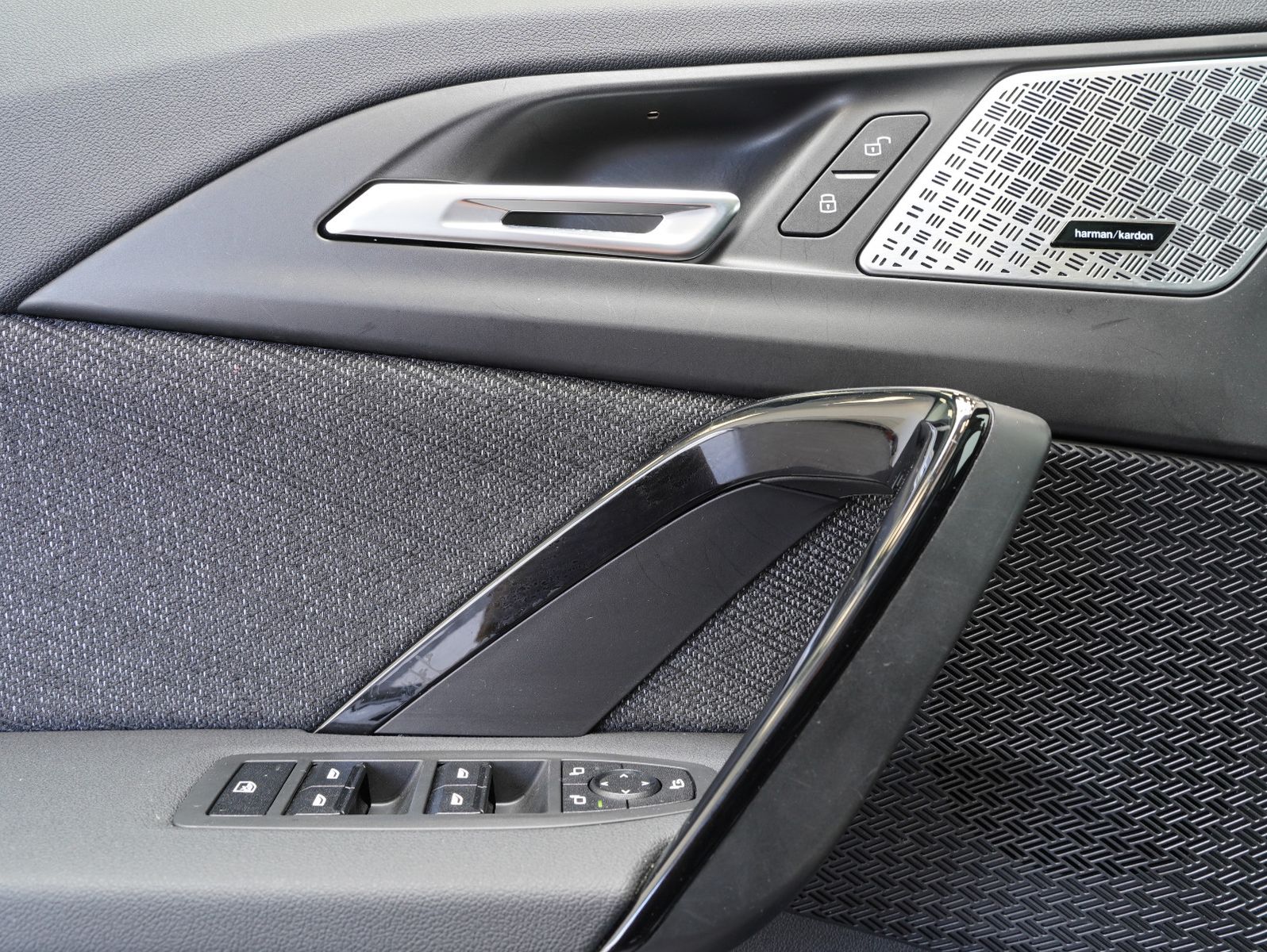 Fahrzeugabbildung BMW iX1 30 xDrive LED/ACC/HEAD-UP/KEYLESS/PANO/360°
