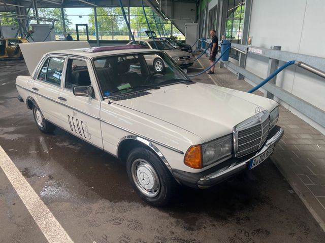 Mercedes-Benz Mercedes Benz 240 D