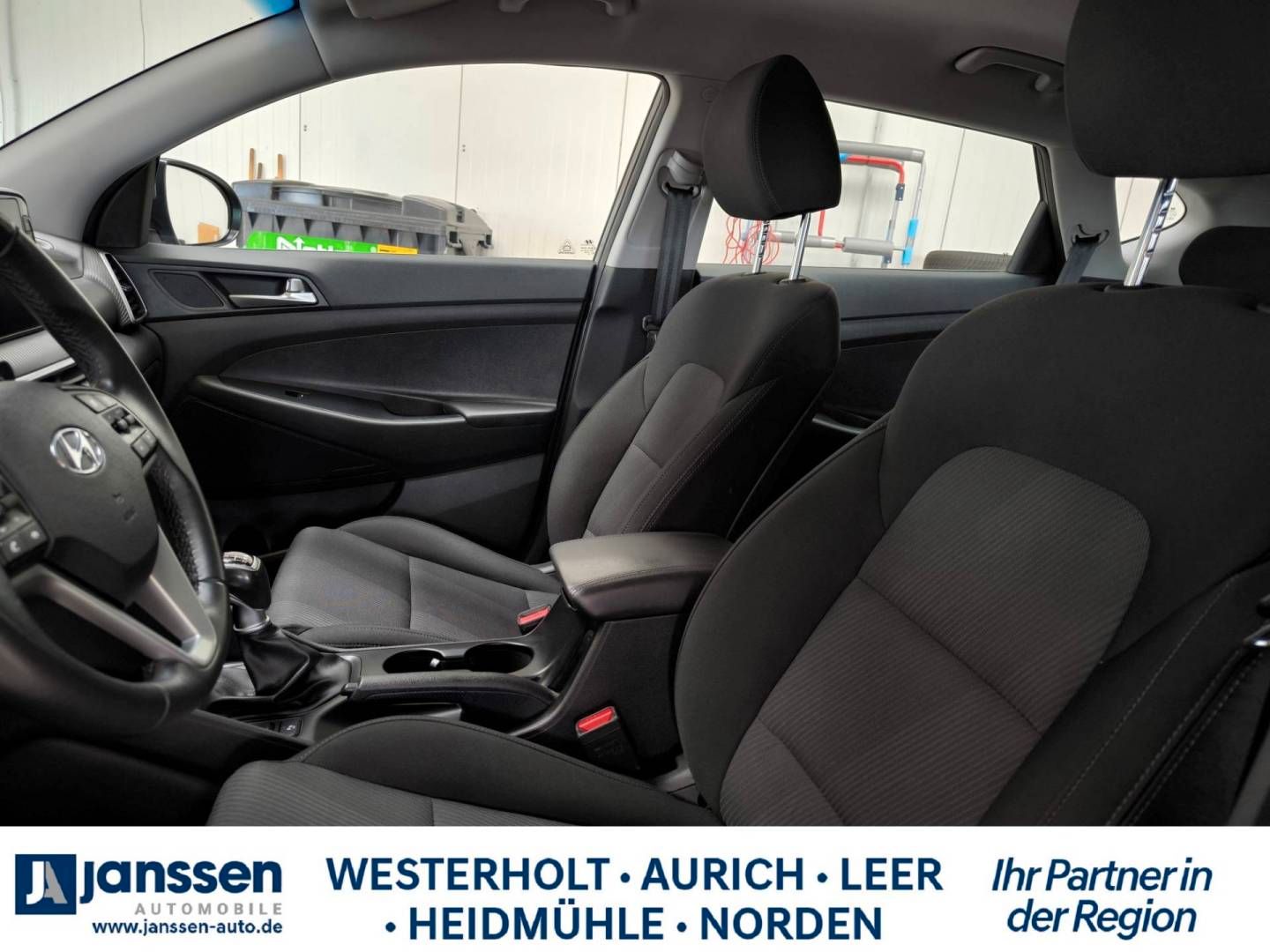 Fahrzeugabbildung Hyundai TUCSON FL 1.6 GDi M/T 2WD PURE  Navigation