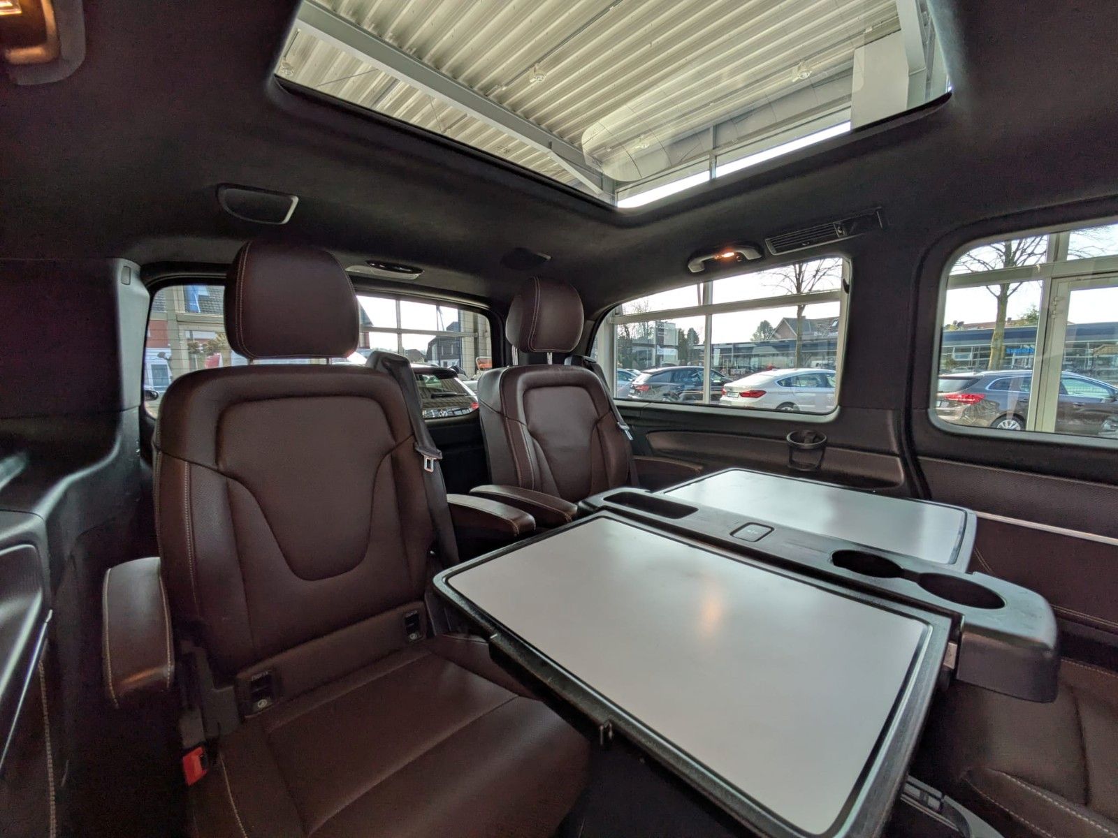 Fahrzeugabbildung Mercedes-Benz V 250d AMG 4M LANG 6 SITZE VIP SHUTTLE MEGAVOLL!