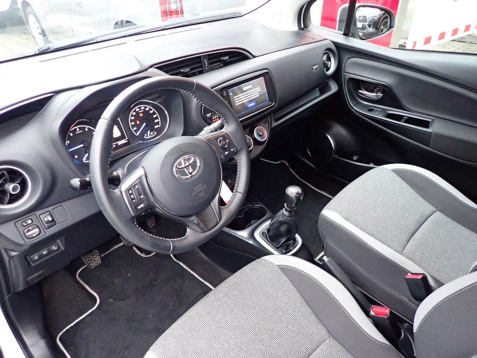 Fahrzeugabbildung Toyota Yaris 1.5 VVT-i Y20, PDC,Sitzhzg.