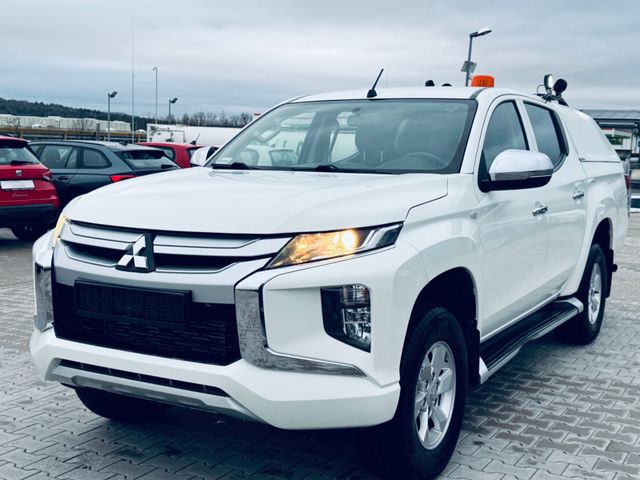 Mitsubishi L200 Basis Club Cab 4WD