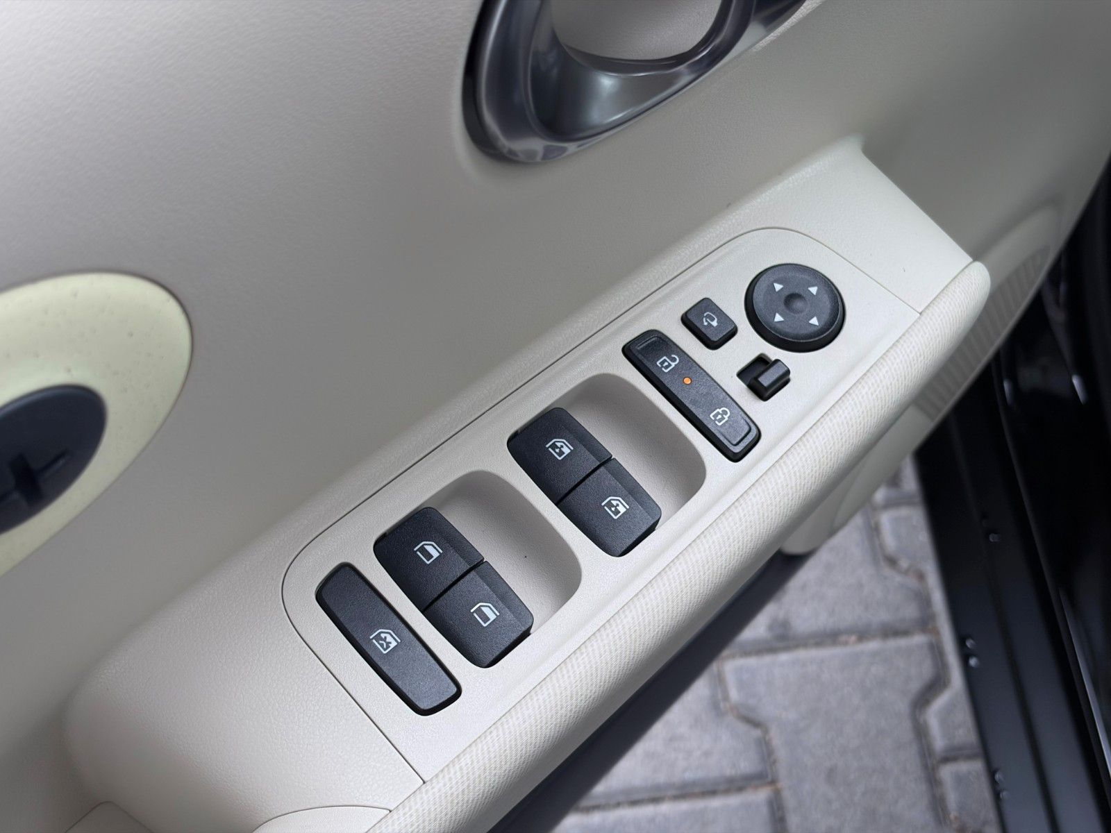 Fahrzeugabbildung Hyundai Inster Elektro FWD 85 kW Trend KlimaA,Navi,SHZ