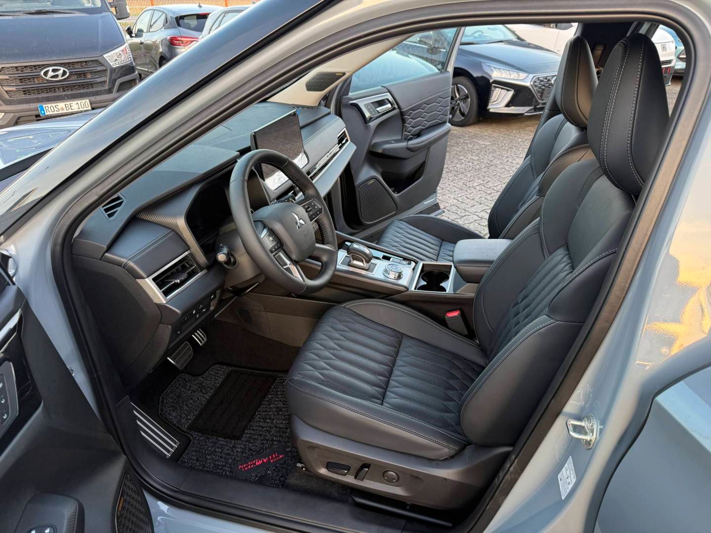 Fahrzeugabbildung Mitsubishi Outlander Plug-in TOP