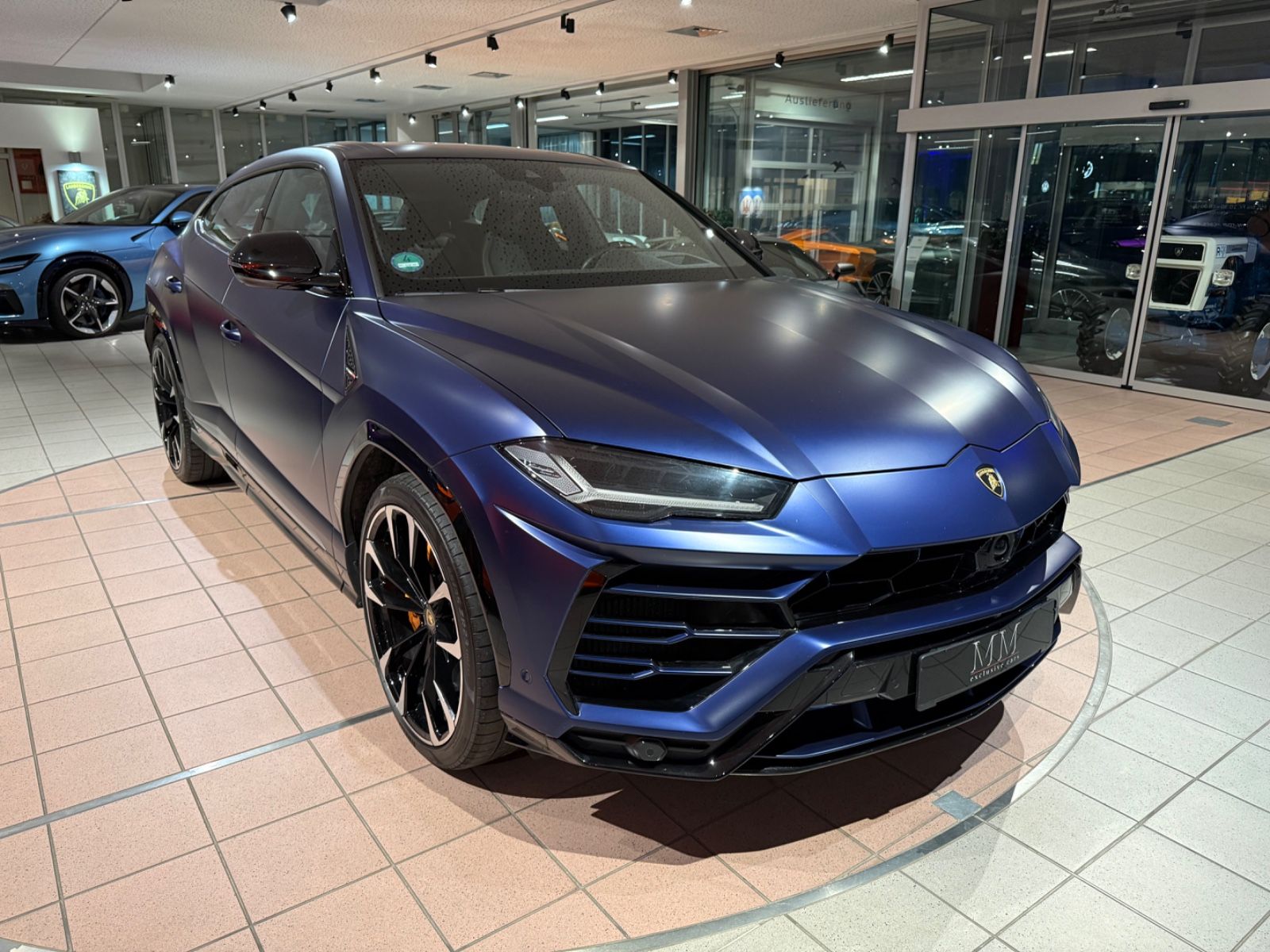 LAMBORGHINI Urus