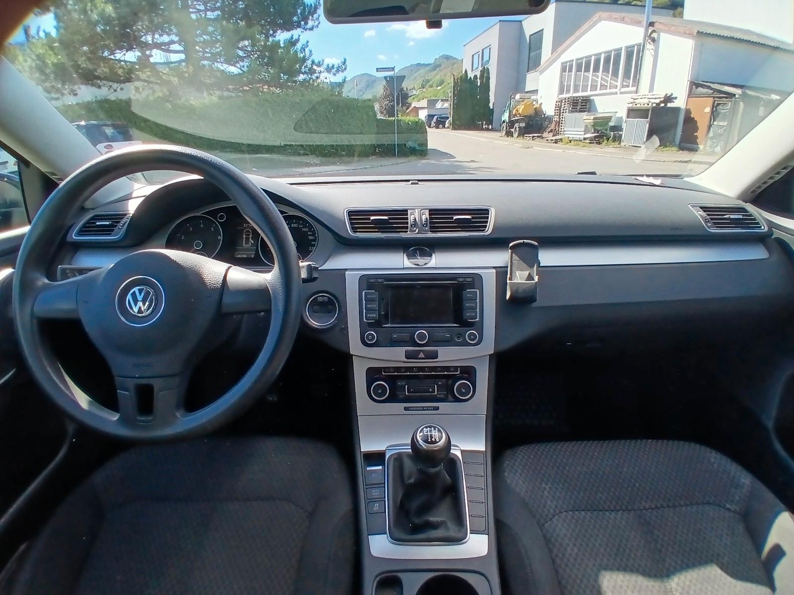 Volkswagen Passat 2011 — photo 14