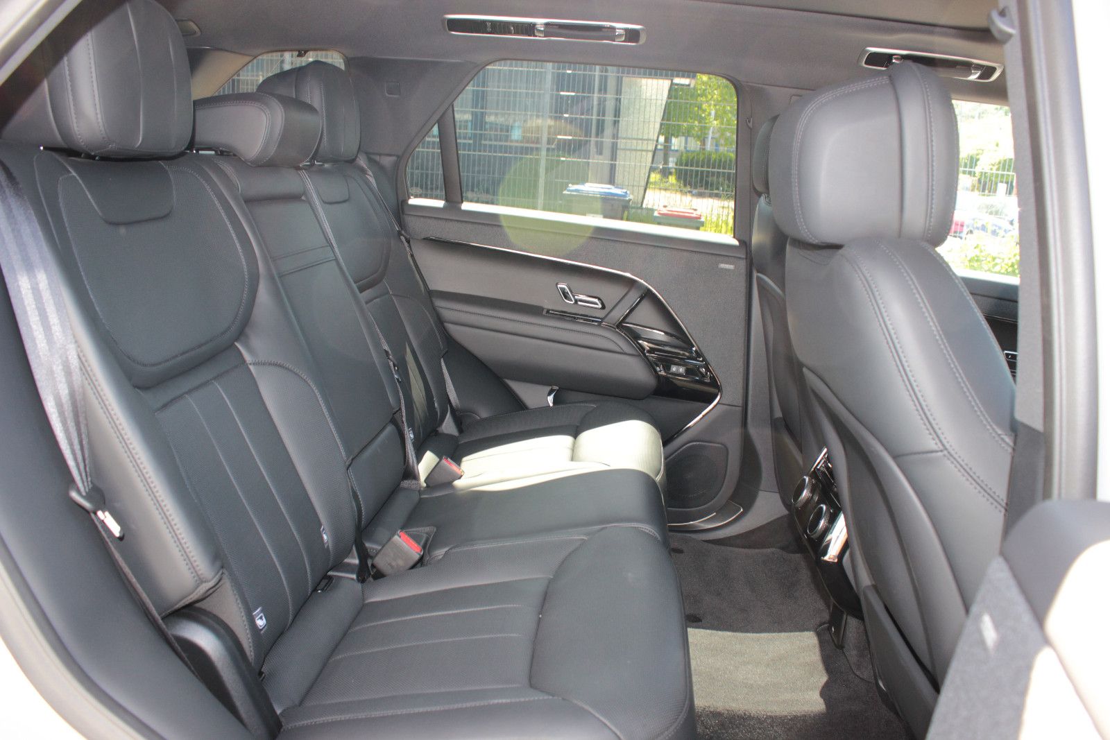 Fahrzeugabbildung Land Rover P460e Dynamic HSE *Borasco* *AHK* *23"*