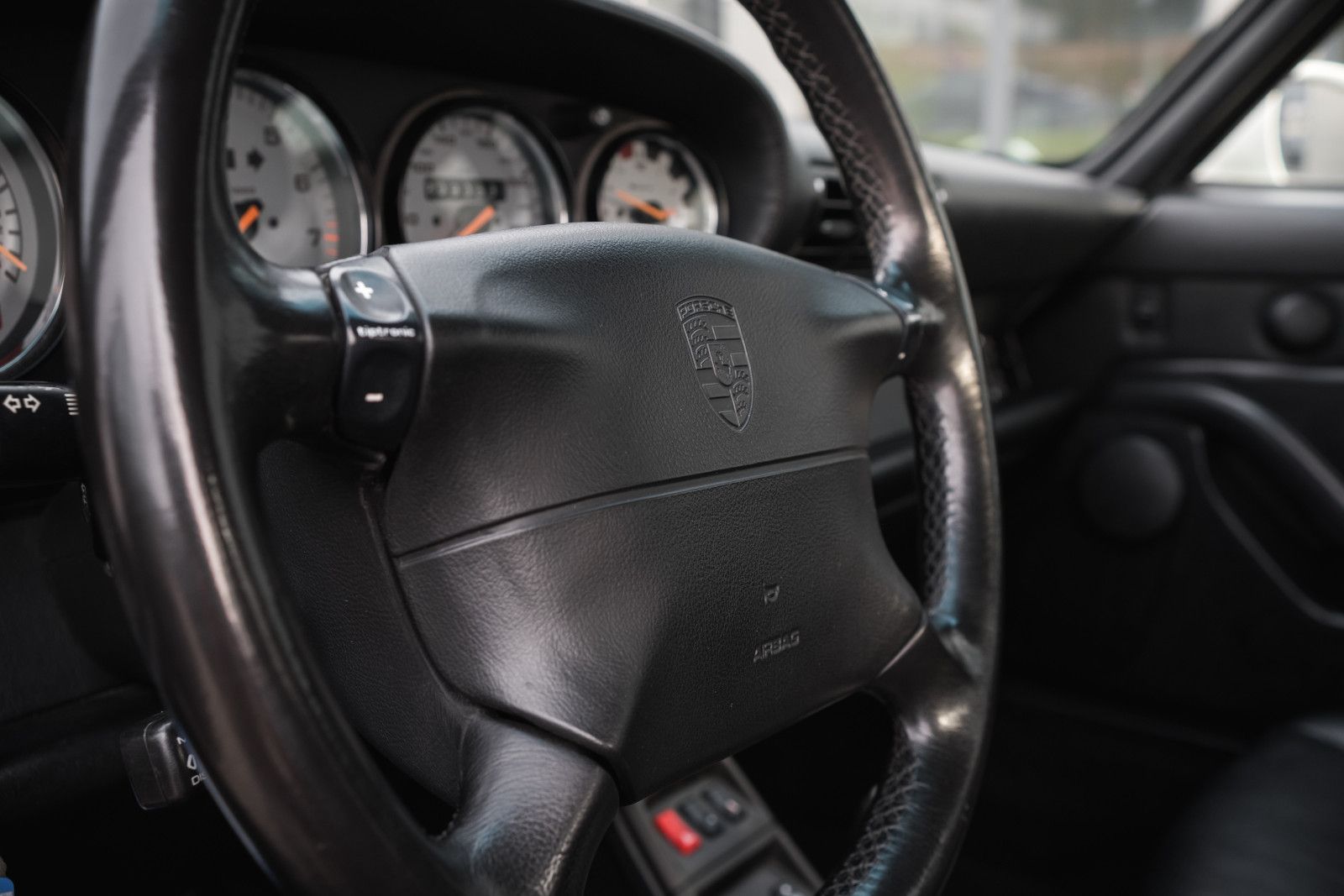 Fahrzeugabbildung Porsche 993/911 Carrera Coupé DAB-Tuner-Navigation