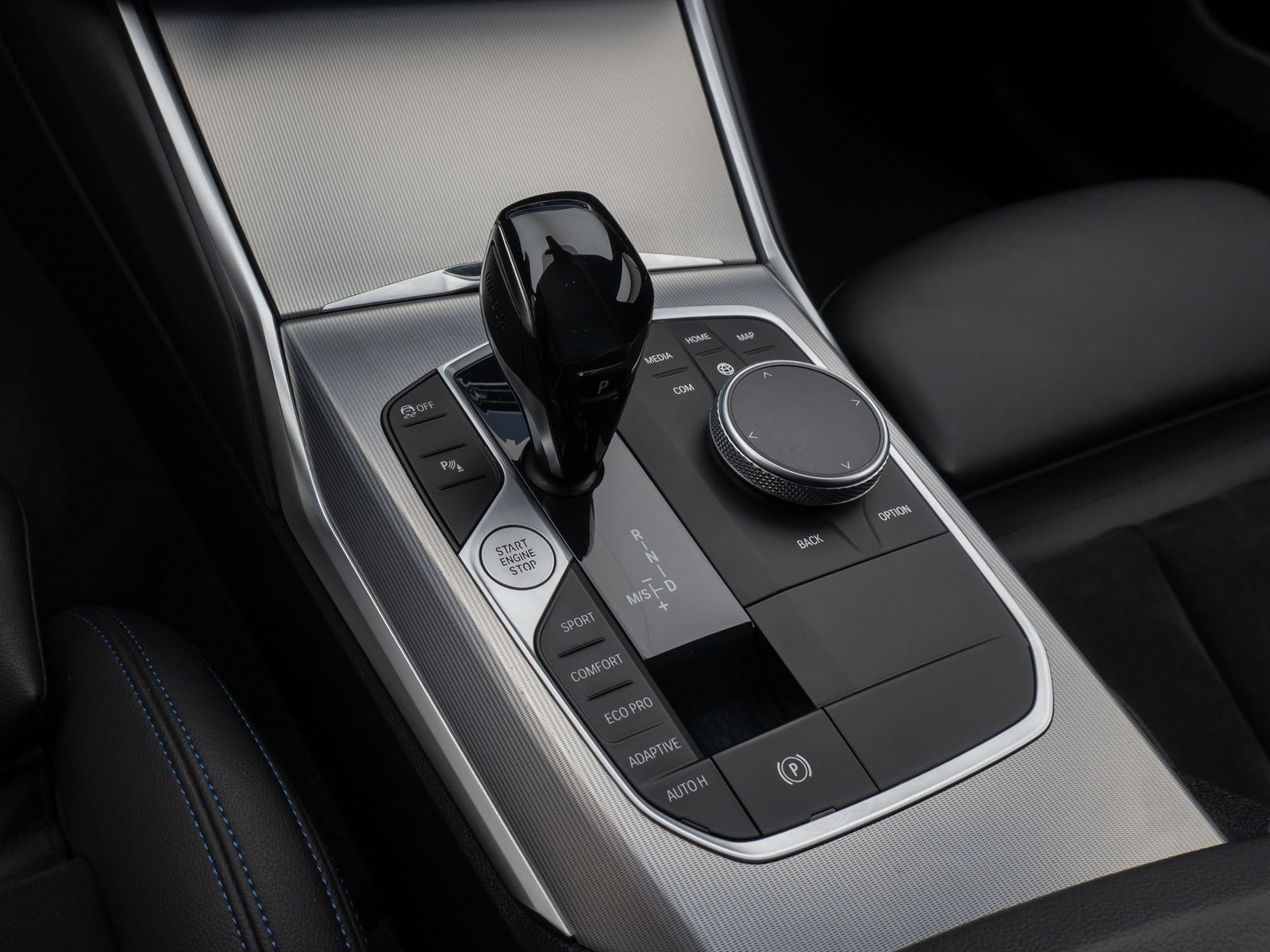 Fahrzeugabbildung BMW 320d M Sport Kamera HUD HiFi Stop&Go AHK Alarm