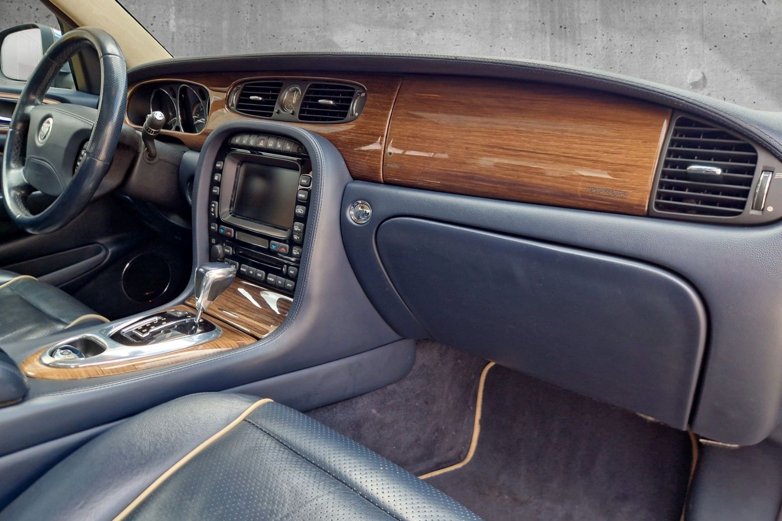 Fahrzeugabbildung Jaguar XJ 2.7 D Portfolio *1/400*dt. Auto*TOP*