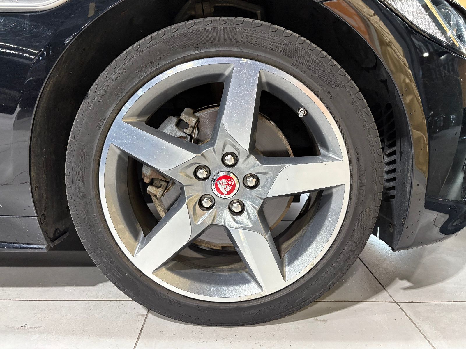 Fahrzeugabbildung Jaguar XE /TEMPOMAT/NAVI/SHZ/KLIMA/BI-XENON/SPURHALTE