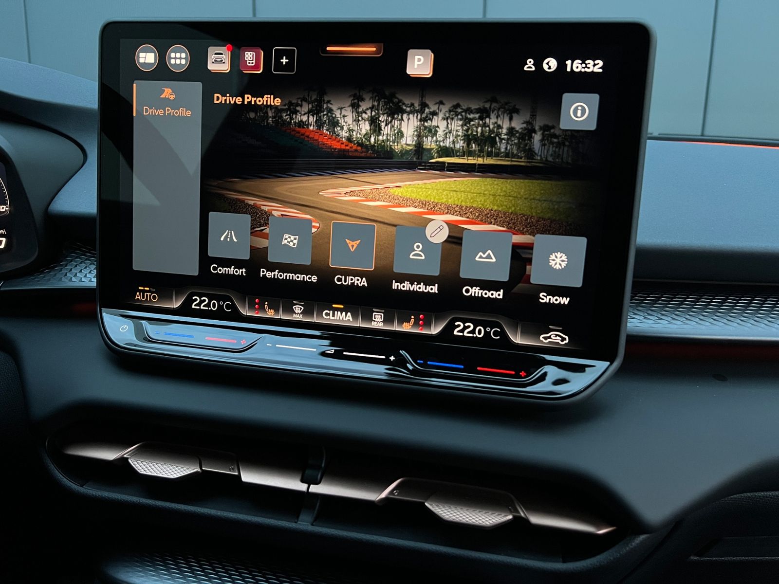 Fahrzeugabbildung CUPRA Terramar VZ 2.0 TSI DSG 4Drive *Garantie, AHK, D