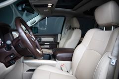 DODGE RAM 1500 5.7l V8 Laramie CrewCab - Unfallfrei