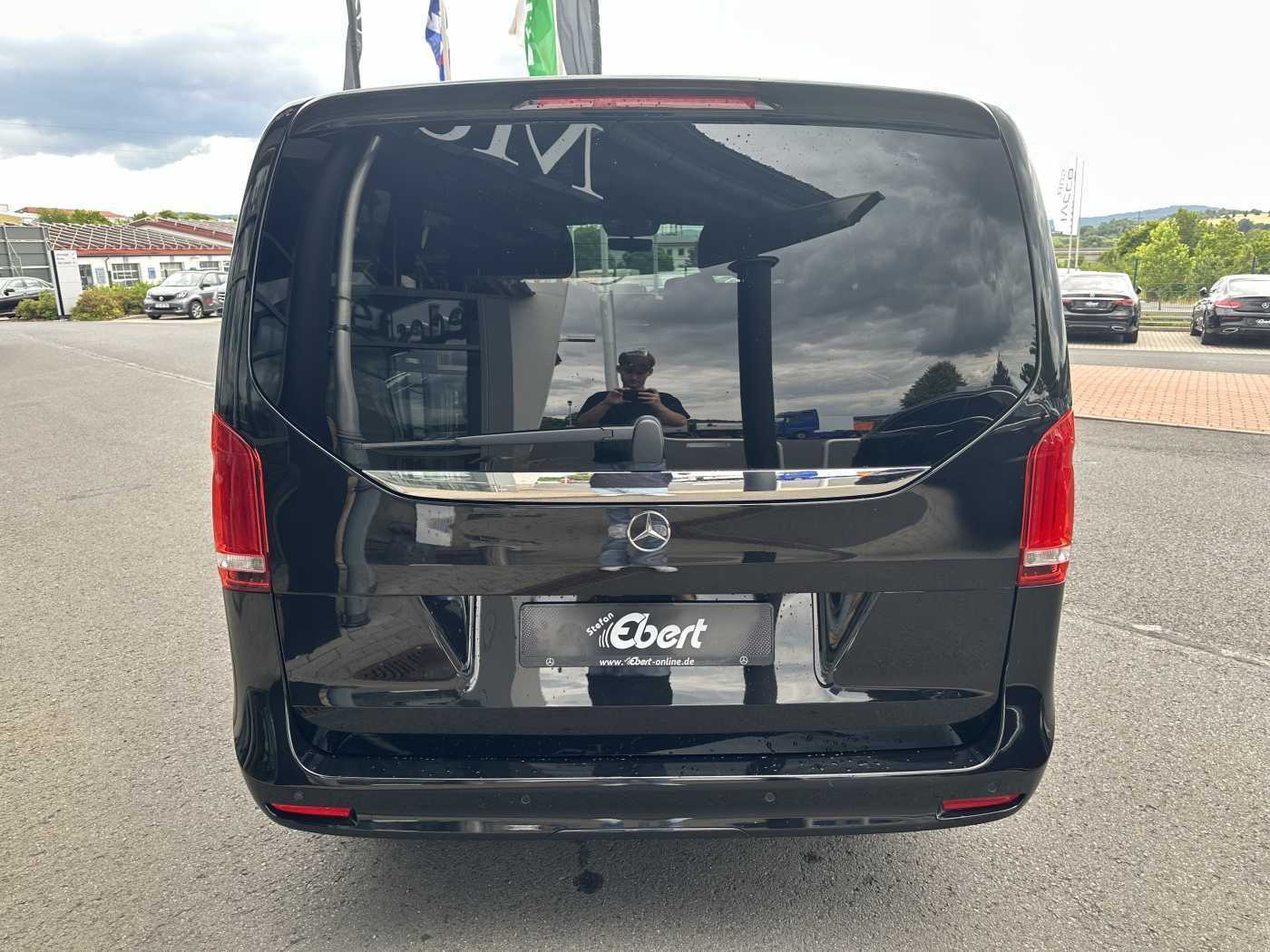 Fahrzeugabbildung Mercedes-Benz V 300 d 4MATIC EXCLUSIVE AMG Panorama DISTRONIC