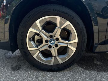 BMW iX1 xDrive30 xLine DAB Parkassistent Shz