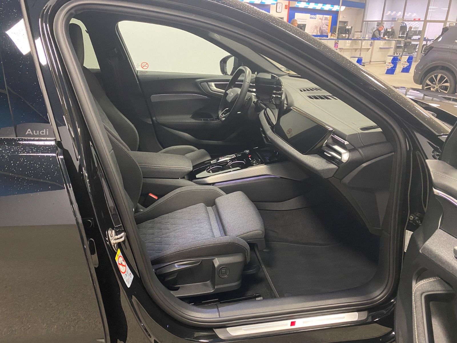 Fahrzeugabbildung Audi A5 B10 TDI S tronic Avant+S-Line+MATRIX+NAVI+19"