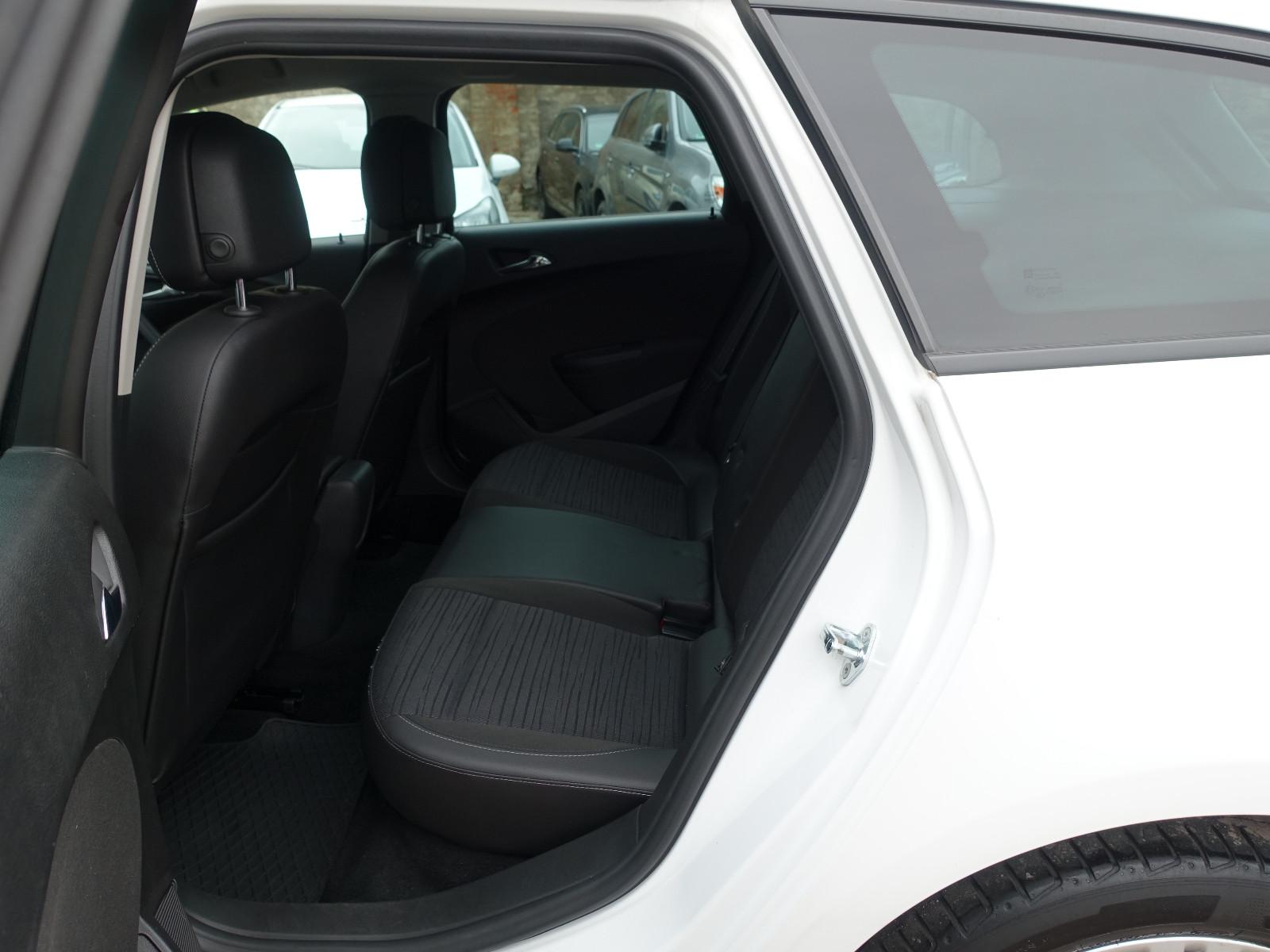 Opel Astra 2014 — photo 10