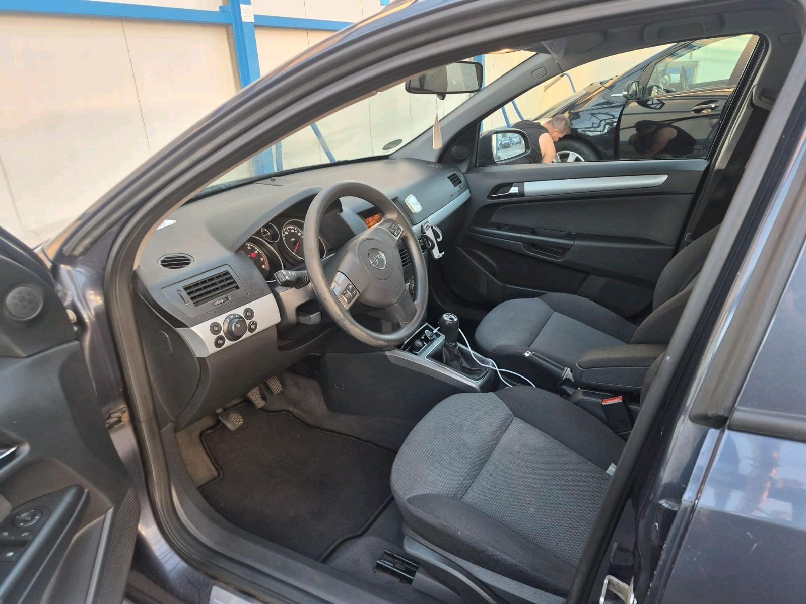 Opel Astra 2006 — photo 8