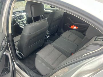 Volkswagen Passat - 11