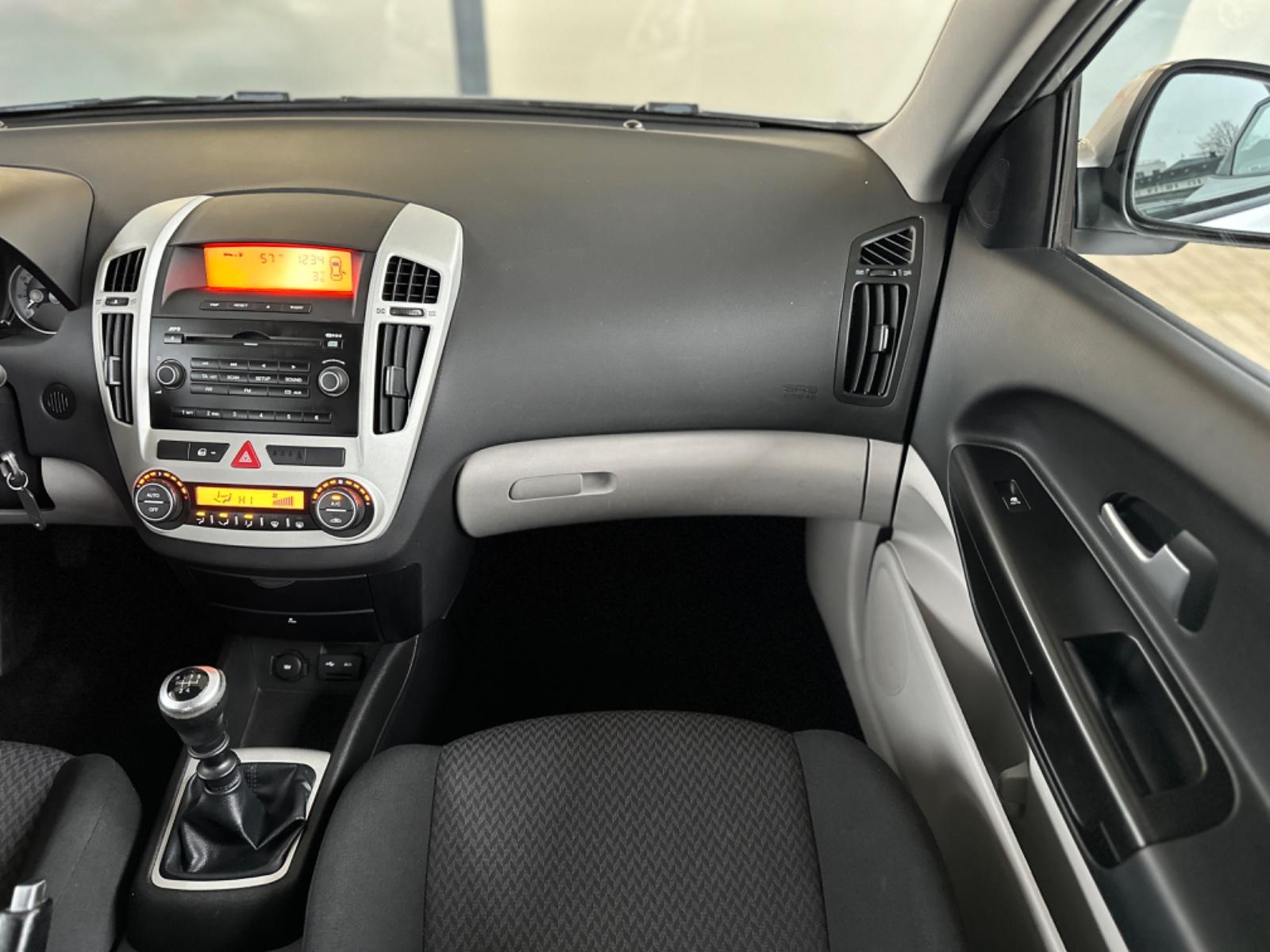 Kia cee'd 2009 — photo 9