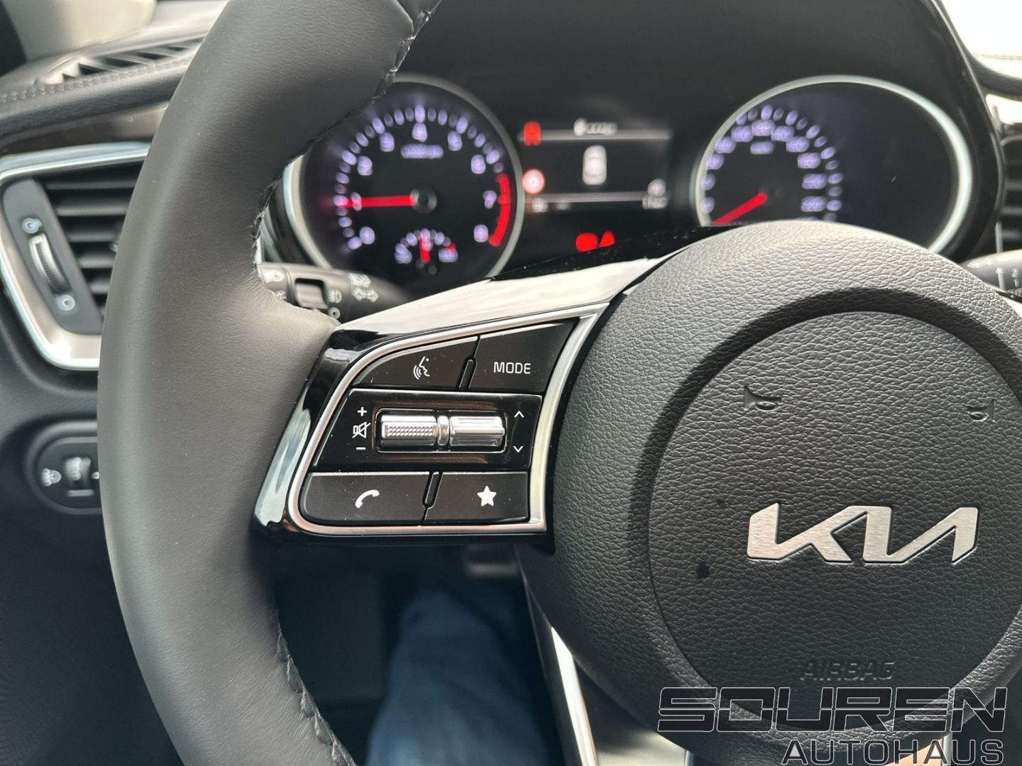 Fahrzeugabbildung Kia Ceed 1.0 T-GDI Vision Komfort+ Navi+Apple CarPla