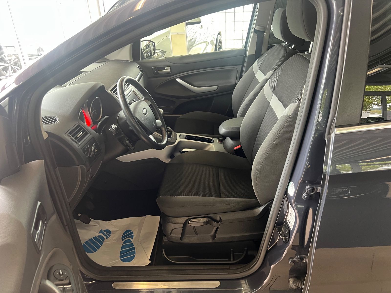 Fahrzeugabbildung Ford Kuga Champions 4x4 Edition *PANO*NAVI*