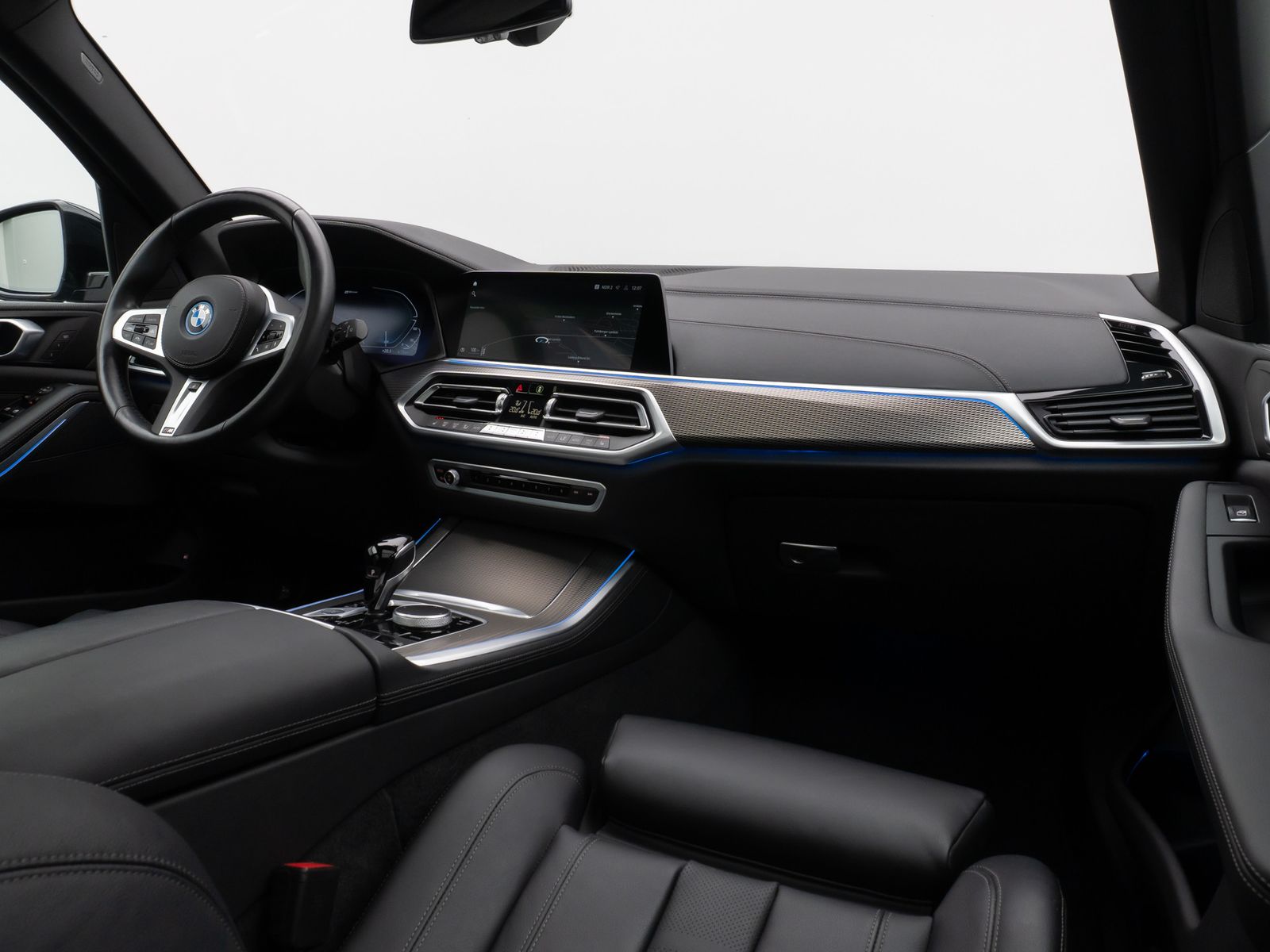 Fahrzeugabbildung BMW X5 xD45e M Sport Panorama 360° HUD DAB HiFi 21"