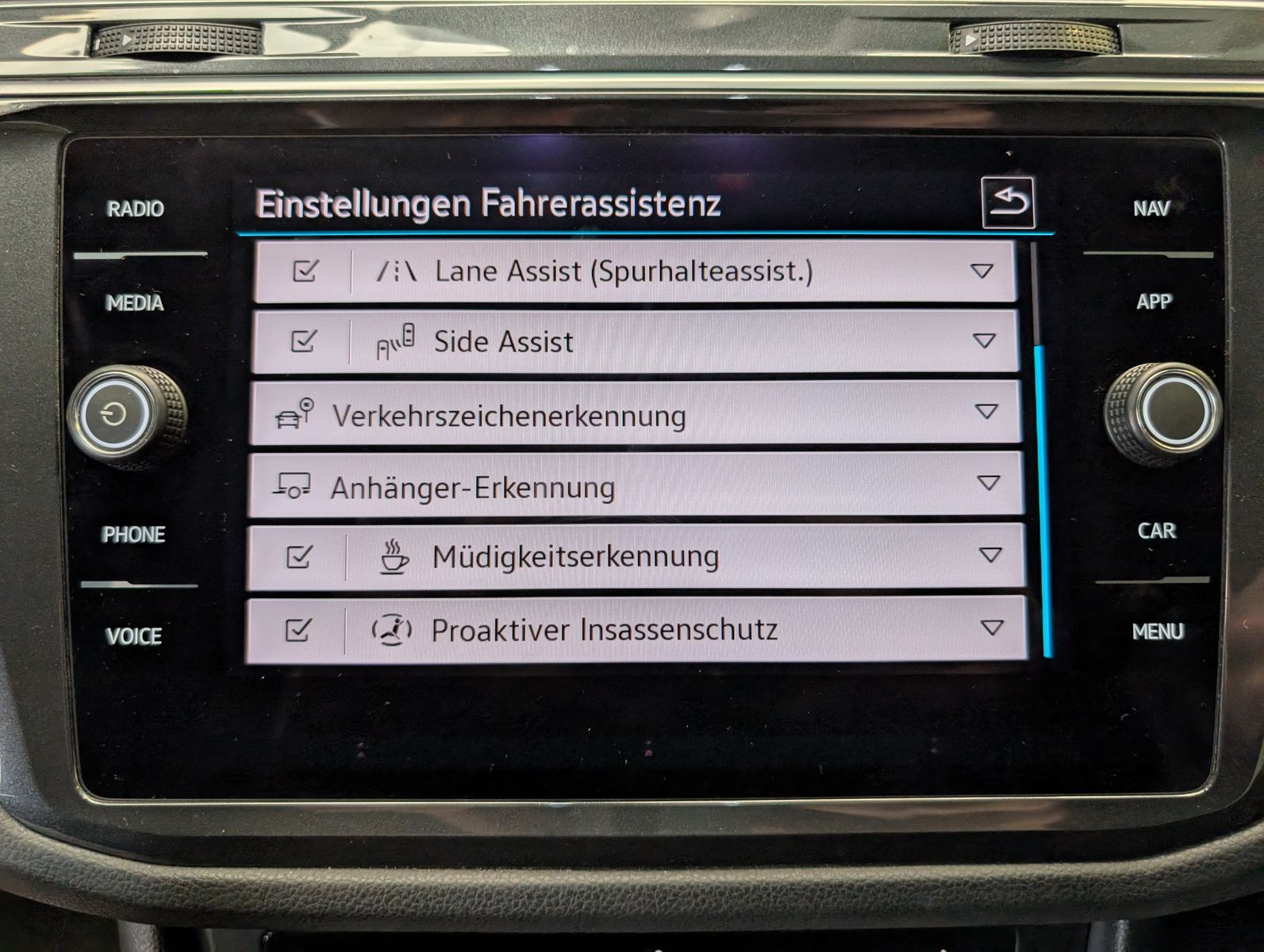 Fahrzeugabbildung Volkswagen Tiguan 2.0TSI R-Line 4M ACC HUD Cam StHz AHK 19"