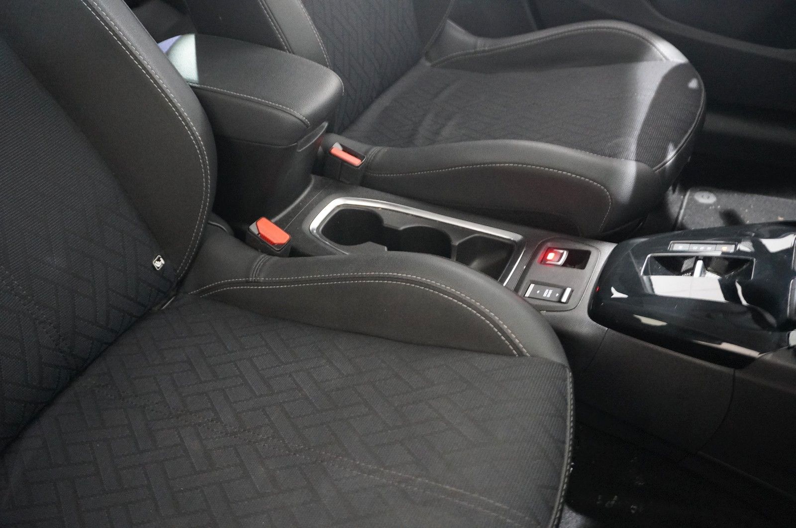 Fahrzeugabbildung Opel Corsa F 1.2T ELEGANCE NAVI/LED/KAMERA/SPORT/DAB+