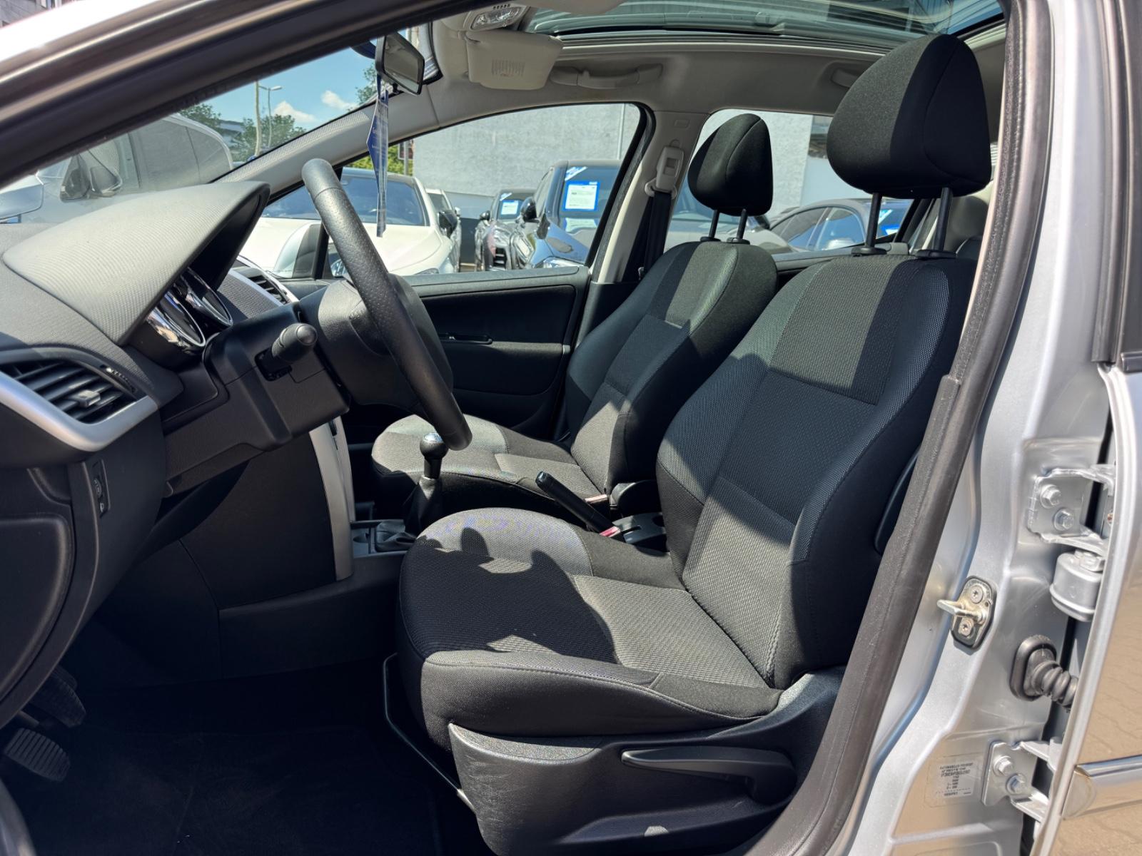 Peugeot 207 2011 — photo 29