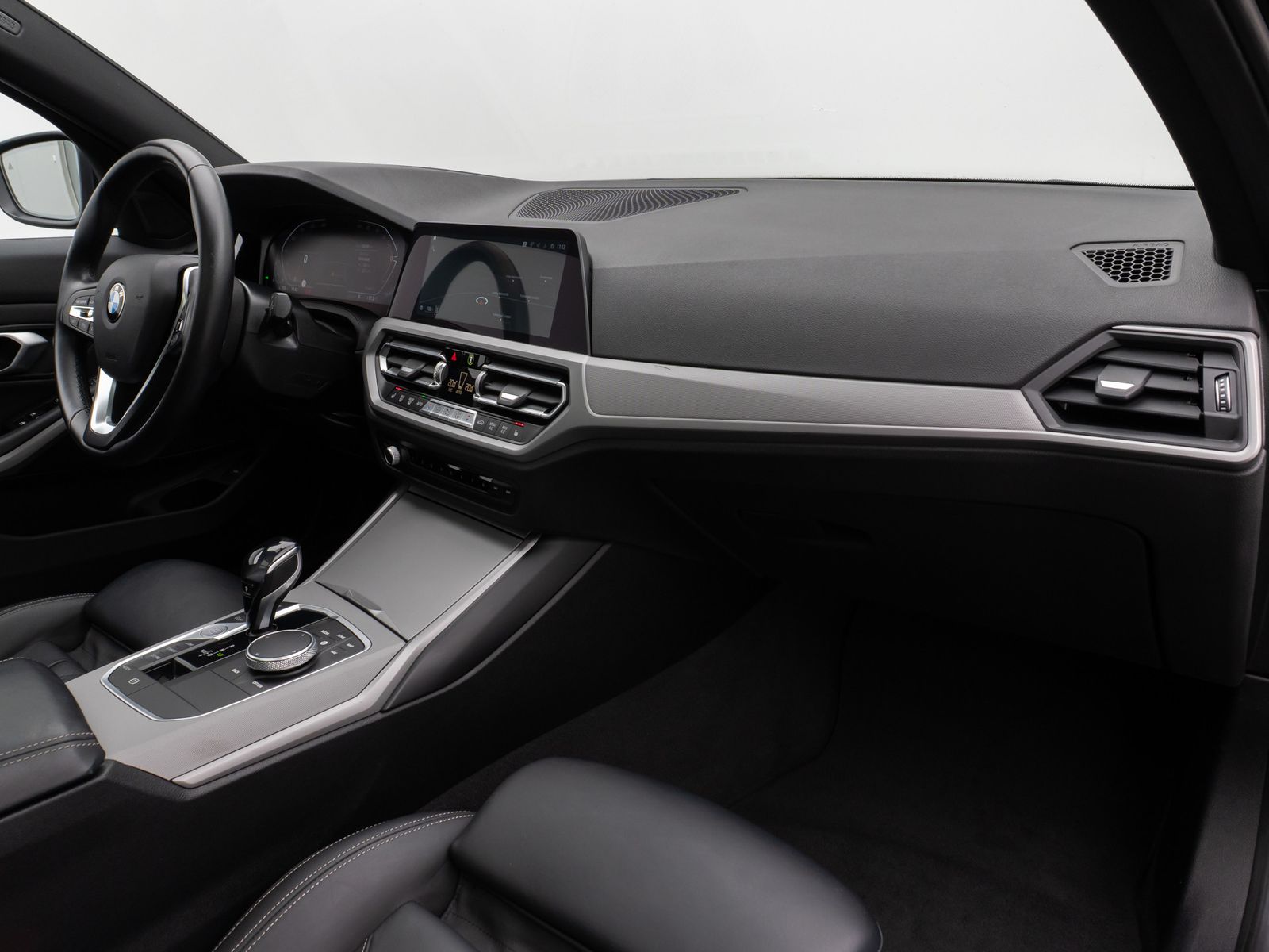 Fahrzeugabbildung BMW 330i Panorama Laser 360°HUD HiFi Komfort Sport