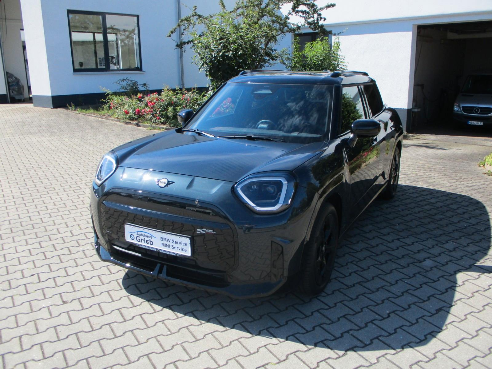 MINI Aceman SE  John Cooper Works Trim
