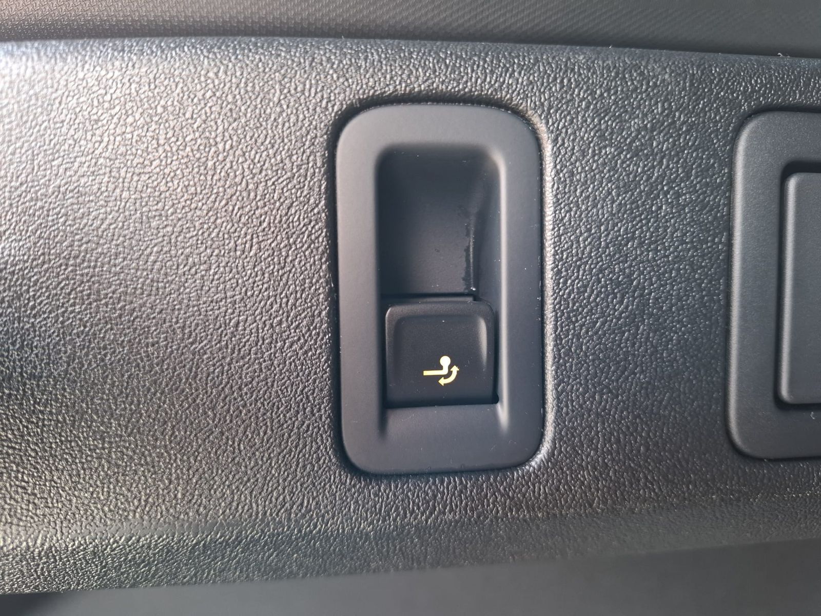 Fahrzeugabbildung Volkswagen Tiguan 2.0 TDI 4M R-Line BLACK*PAN*HK*AHK*MATRIX