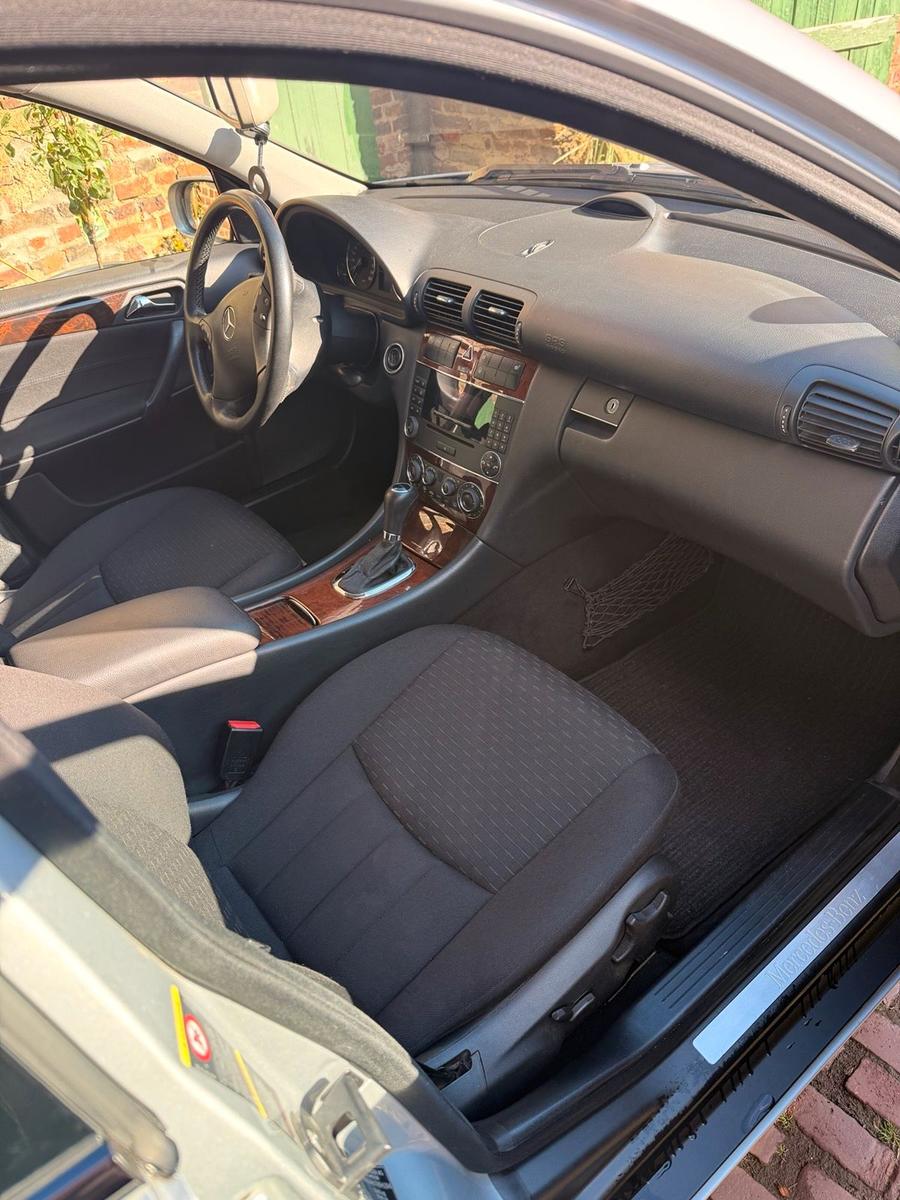 Mercedes-Benz C180 2006 — photo 12