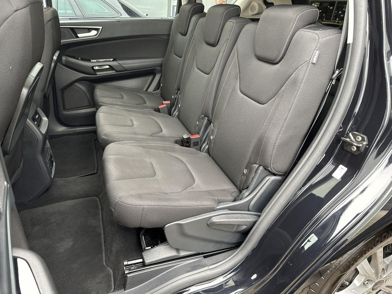 Fahrzeugabbildung Ford S-MAX 2.5 Hybrid 7-Sitzer Titanium NAV+LED+PANO
