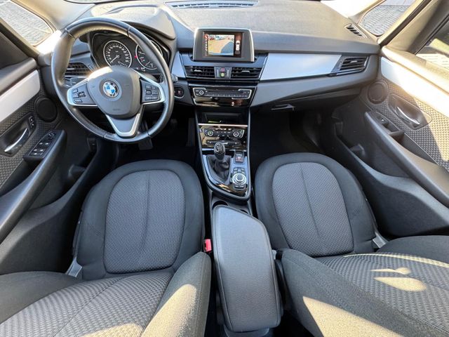 218i Active Tourer Advantage GRA/NAVI/SHZ/RFK