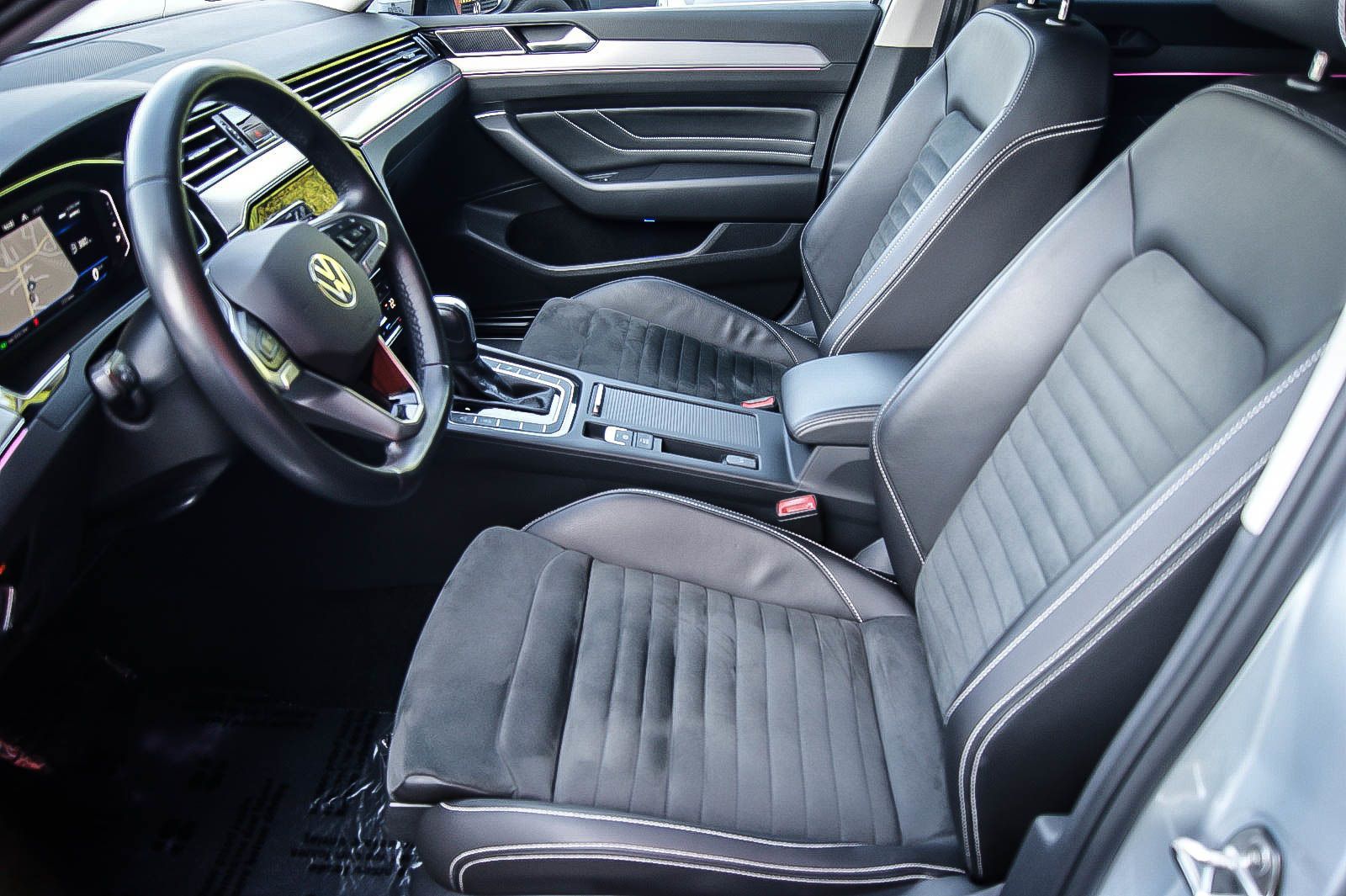 Fahrzeugabbildung Volkswagen Passat Variant 2.0 TDI Elegance VIRTUAL MATRIX