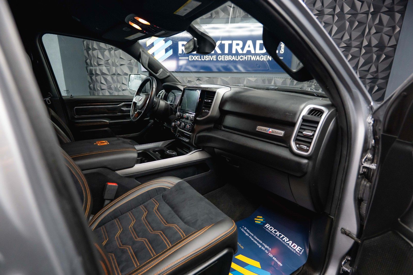 Fahrzeugabbildung Dodge RAM 5.7 V8 HEMI 4x4 OFFROAD Night-Paket *LED*19%