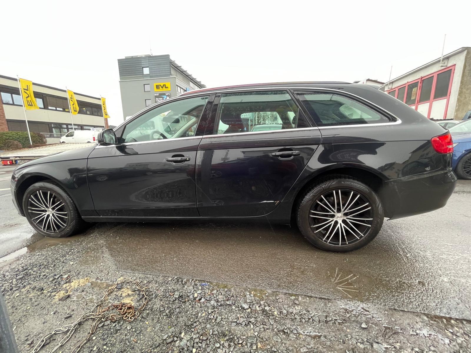 Audi A4 2011 — photo 7