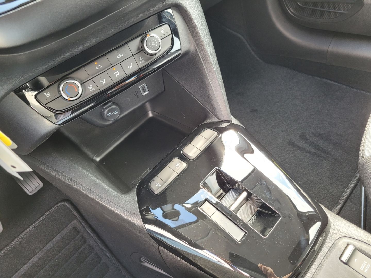 Fahrzeugabbildung Opel Corsa F Edition Hybrid SHZ+LHZ+Kamera+Allwetter
