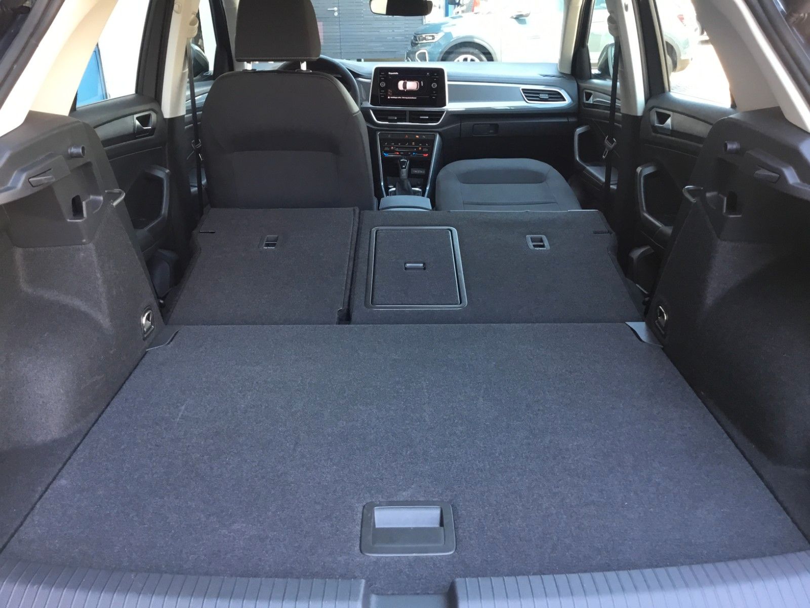 Fahrzeugabbildung Volkswagen T-Roc 1.5 TSI DSG Style+AHK+LED+ACC+17"+Kamera
