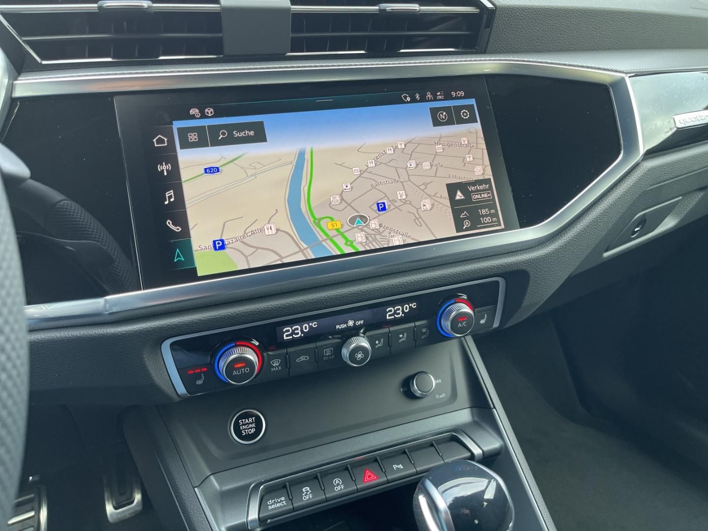 Fahrzeugabbildung Audi Q3 S line 40 TFSI quattro MATRIX, 20", Ass.paket