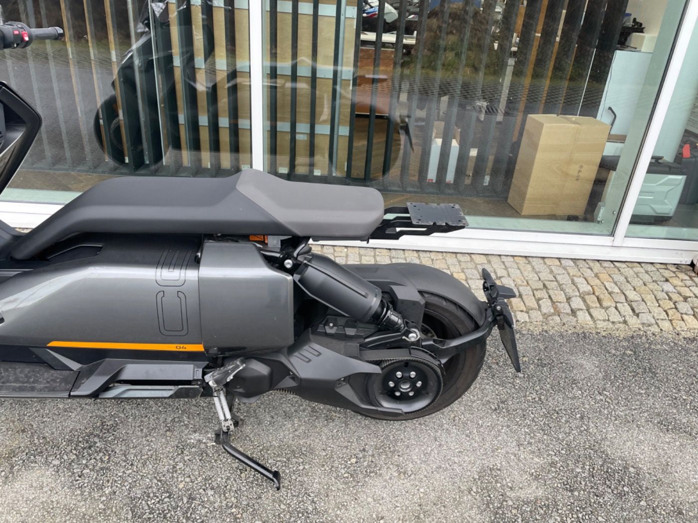 Fahrzeugabbildung BMW CE 04 Avantgarde mit Topcaseträger