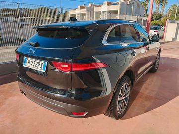 Jaguar F-Pace - 4