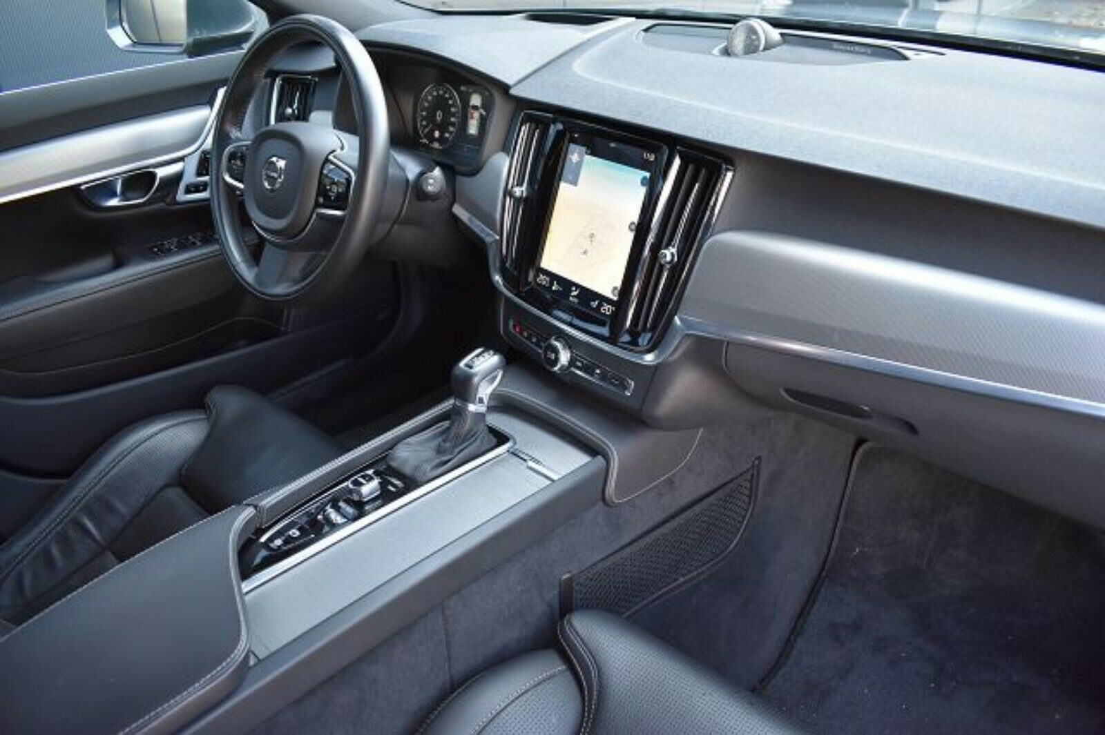 Fahrzeugabbildung Volvo V90*D5*Inscription*PANO*B&W*LED*NAVI*Mietkauf