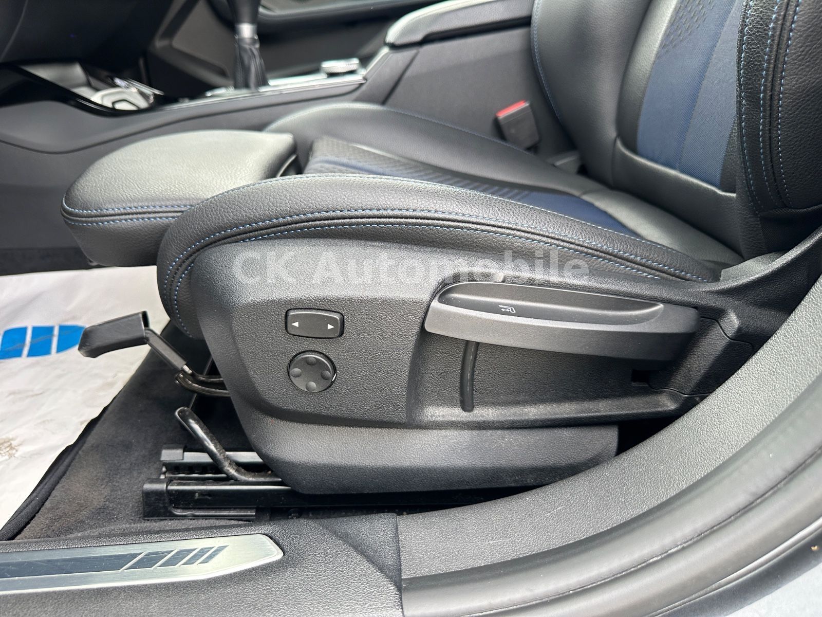 Fahrzeugabbildung BMW 118d M-Sport Shadow-Line/Navi/LED/PDC