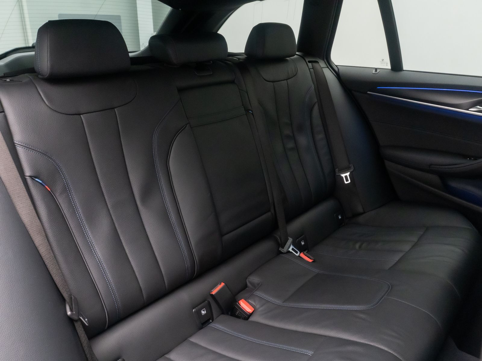 Fahrzeugabbildung BMW 520d M Sport Kamera DAB HUD 4xKlima HiFi 19Zoll