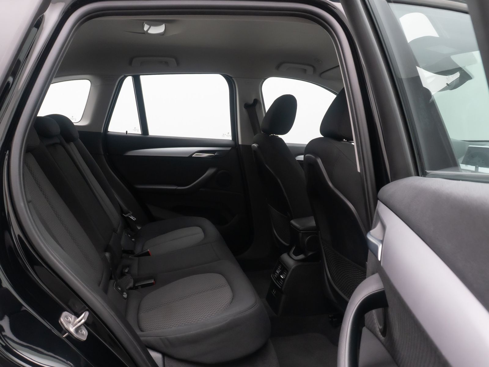 Fahrzeugabbildung BMW X1 xD25e ParkAss GeschwindigReg DAB Lordos Navi